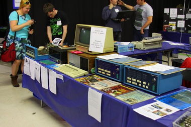 復古風潮席卷美國計算機展，老款蘋果產品與新式維修服務同臺受捧